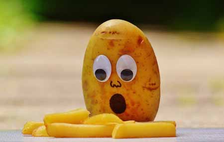 Multilingual SEO - Shocked potato looking at french fries