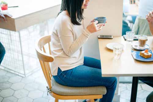 Untranslatable Spanish Words - Girl having a snack