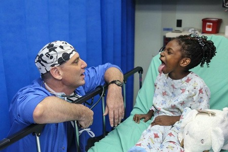 Medical Translation - Doctor and Young Girl