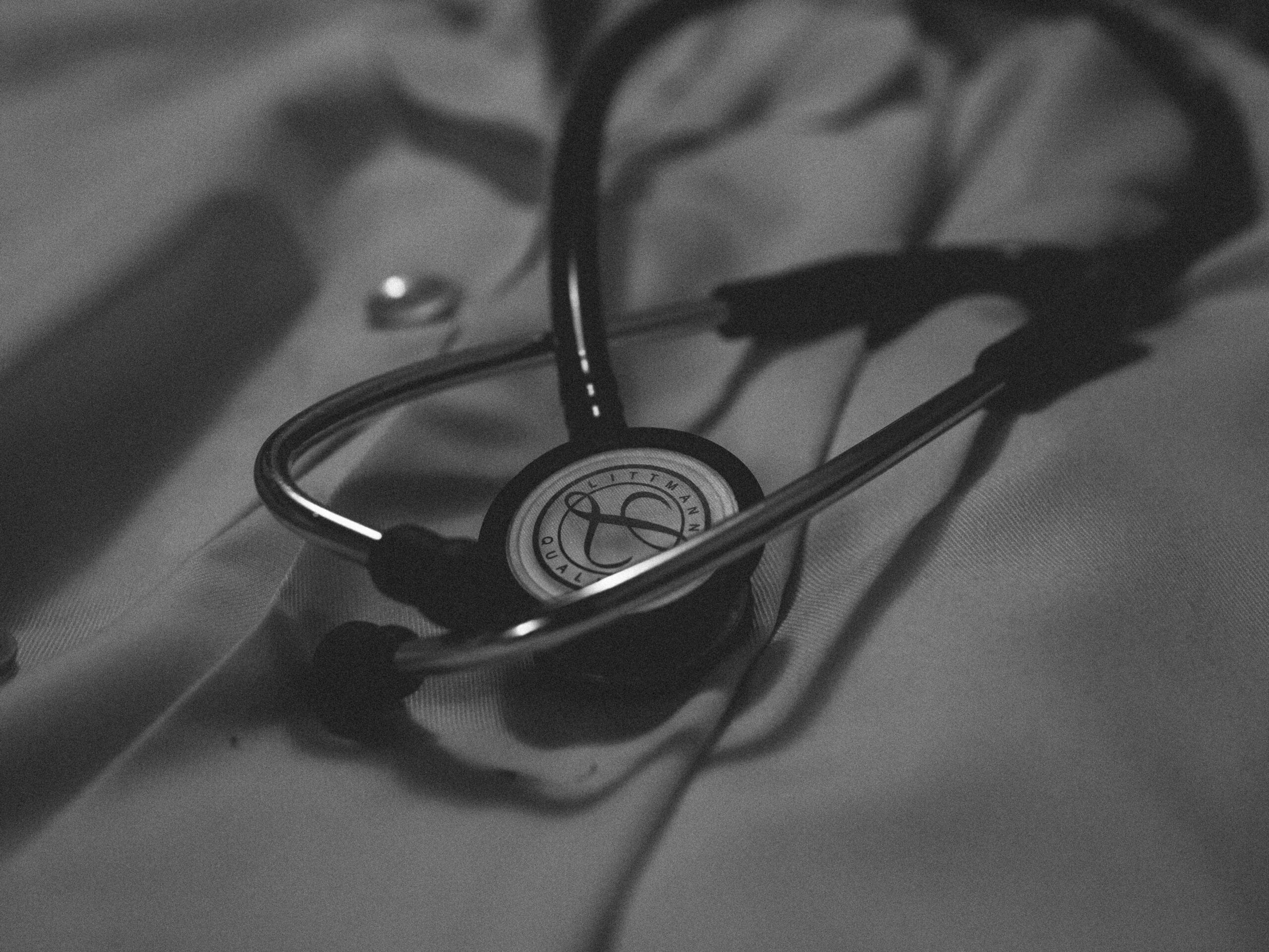 5 Ways to Navigate eLearning Translation Challenges in Healthcare